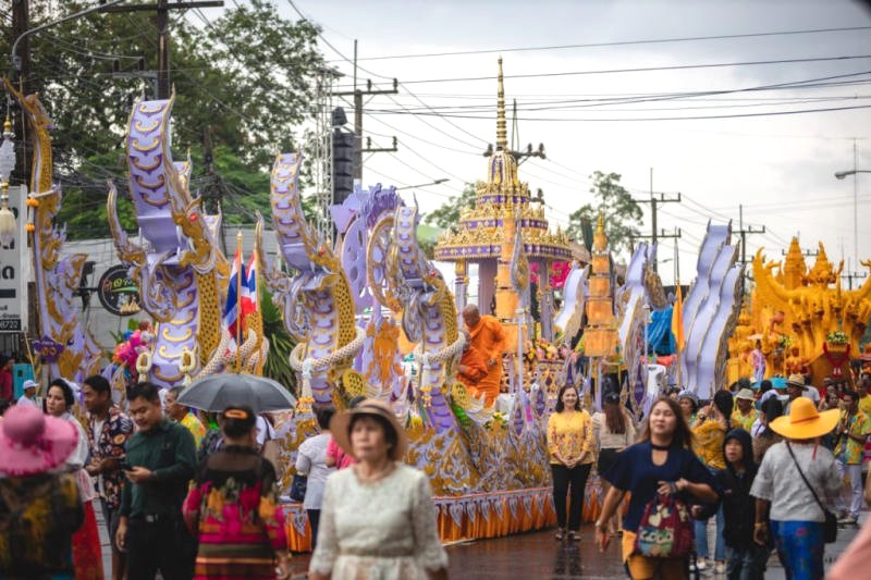 Tham gia lễ hội truyền thống là trải nghiệm độc đáo ở Surat Thani. (Ảnh: Thailand NOW)