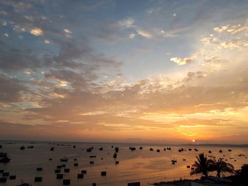 Hoàng hôn ngoạn mục tại Canary Beach Resort.