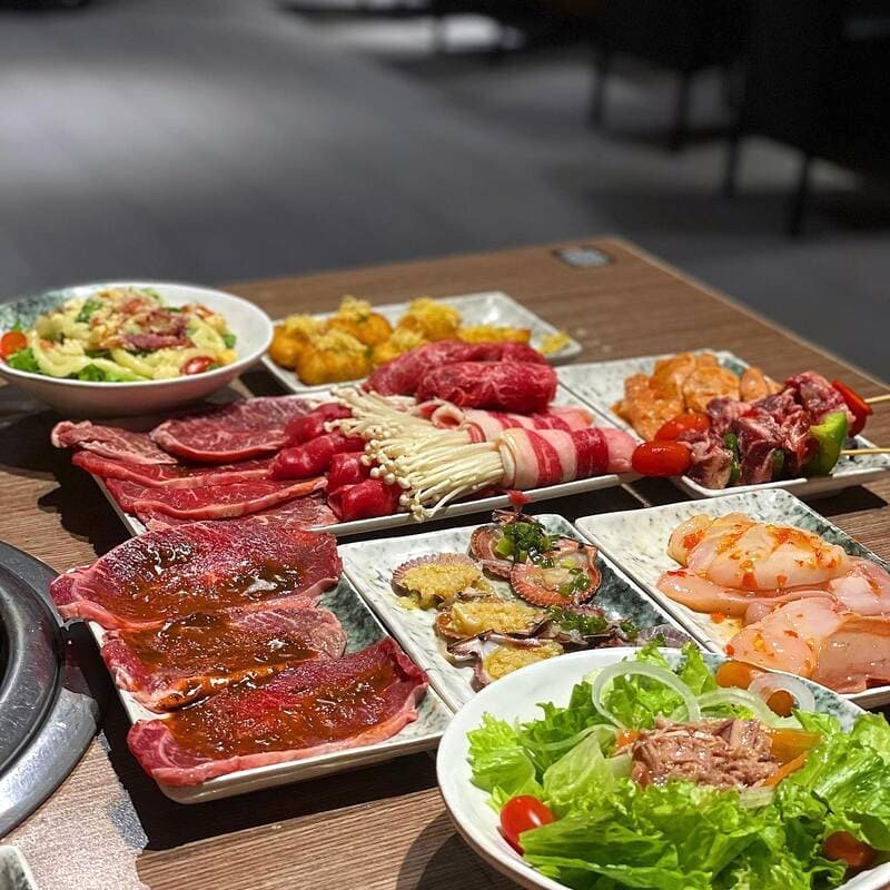 Hana BBQ, địa chỉ buffet lẩu nướng nổi tiếng tại Sài Gòn, thu hút thực khách bởi chất lượng đồ ăn tuyệt hảo. (Ảnh: @dari.lam)