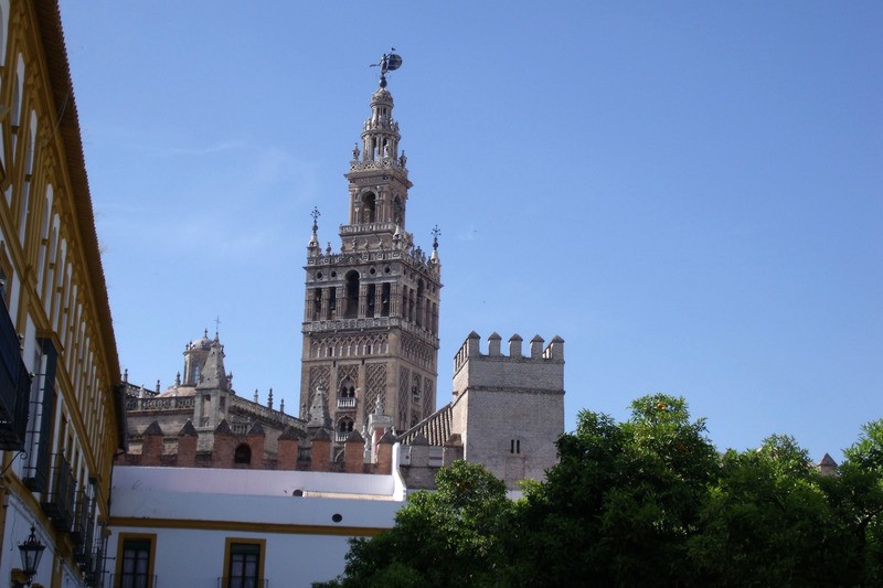 Giralda, biểu tượng Seville, nổi bật với kiến trúc độc đáo, là một kiệt tác kiến trúc Tây Ban Nha. (Ảnh: Expedia)