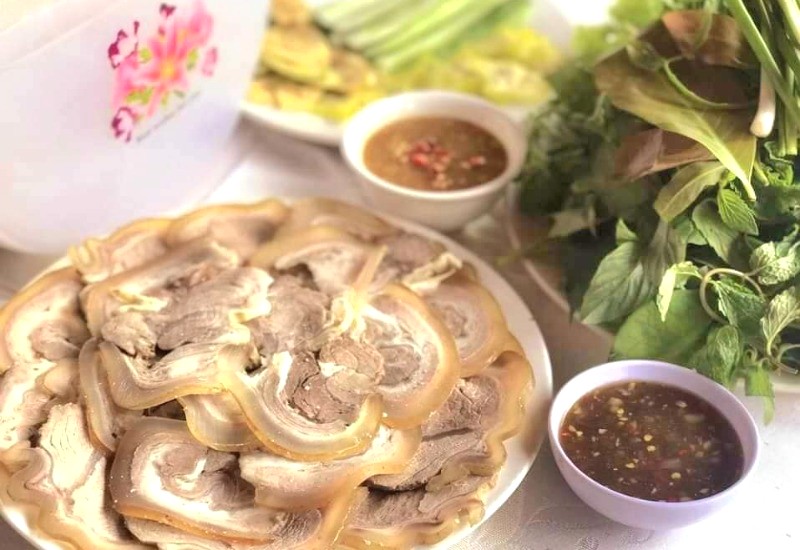 Mắm nêm chấm thơm, đậm đà.