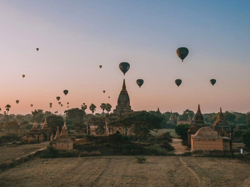 Nằm trái ngược với các thành phố hiện đại, Bagan là đô thị cổ đầy bí ẩn, thu hút du khách bởi vẻ đẹp kỳ lạ.