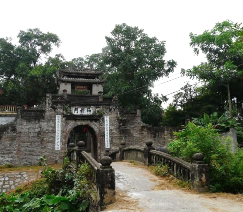 Làng cổ Phong Nam cách Đà Nẵng 10km.