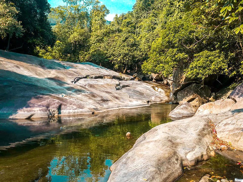 Hố Rinh tĩnh lặng: Nơi lý tưởng cho picnic cùng bạn bè!