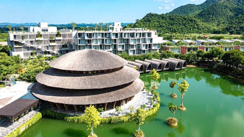 Wyndham Grand Vedana Ninh Bình: sang trọng, hòa hợp thiên nhiên.