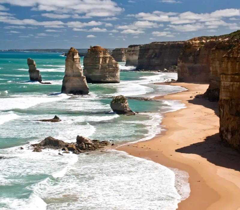 12 Apostles, cụm đá vôi nổi tiếng ở Great Ocean Road. (Ảnh: nudoanhnhan)