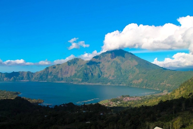 Hồ Batur - thiên đường cho những tâm hồn yêu thiên nhiên, nơi bạn tìm lại sự cân bằng. (Ảnh: Luhanhvietnam)