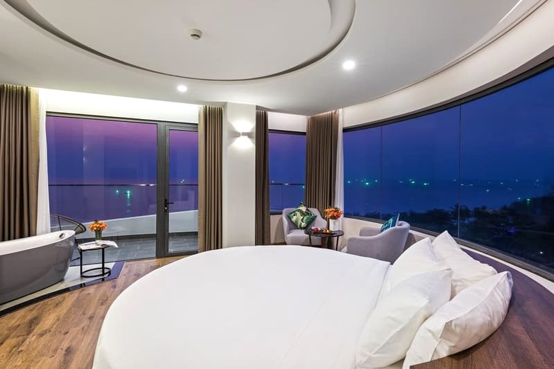 Sunset Premium: Ngắm hoàng hôn tuyệt đẹp tại Bãi Trường.