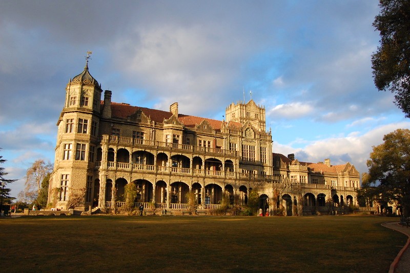 Viceregal Lodge, được thiết kế bởi kiến trúc sư Henry Irwin theo phong cách Jacobethan. (Ảnh: Ekabhishek)