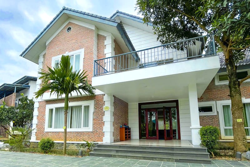 Villa Sỏi Resort in Farm: Tầm nhìn núi đẹp, ngay chân núi.