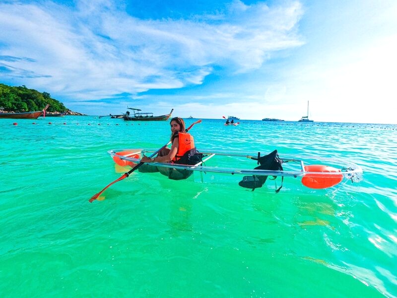 Chèo thuyền kayak được yêu thích ở đảo Koh Lipe.