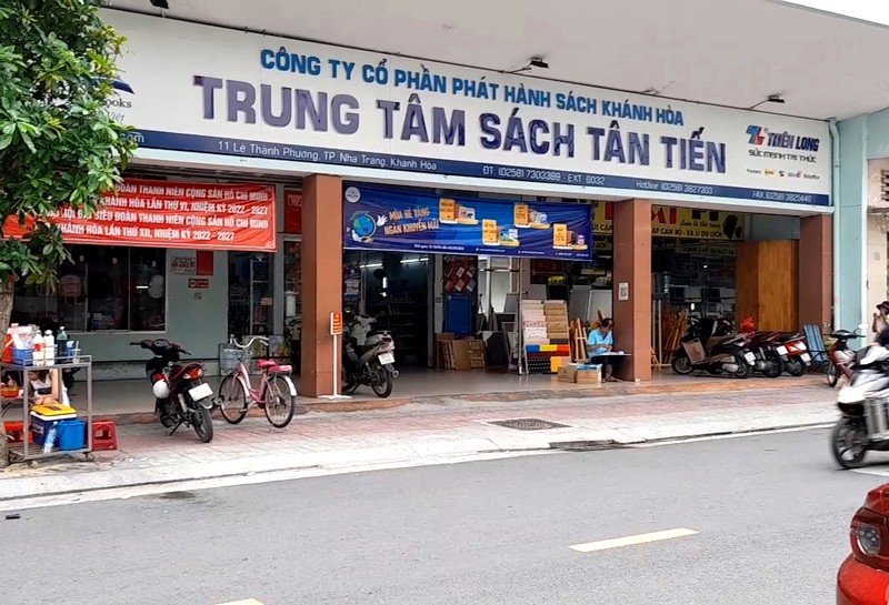 Tân Tiến: Siêu thị mini sách!