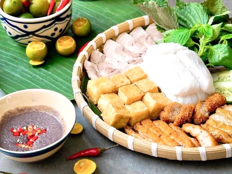 Bún đậu thơm ngon tại quán Trần Nguyễn (Ảnh: Vinpearl)