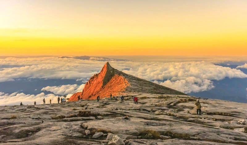 Núi Kinabalu, một địa điểm du lịch thiên nhiên hoang sơ, đòi hỏi bạn phải chuẩn bị kỹ hành trang trước khi đến. (Ảnh: Beachmite Photography)