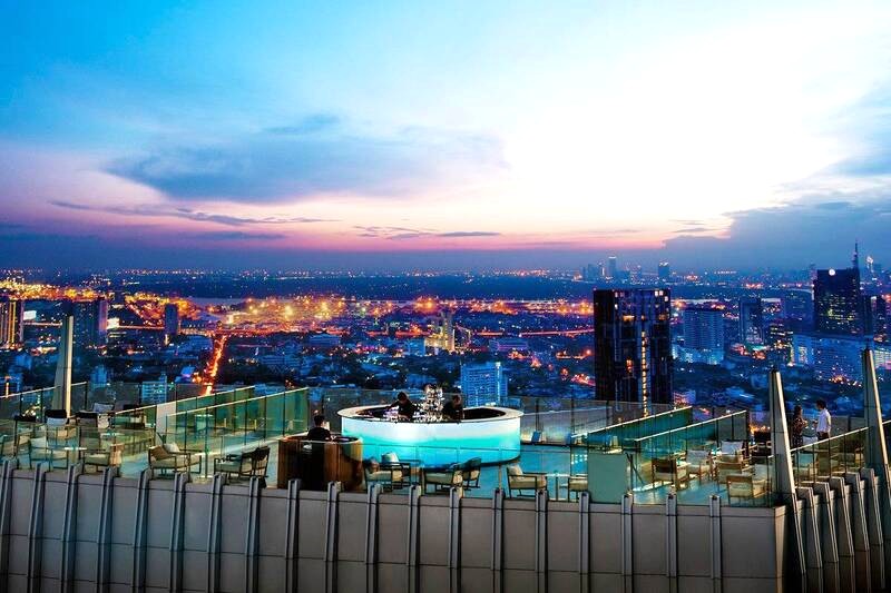 Thưởng thức cocktail độc đáo tại Octave Rooftop Bar & Lounge, không gian hiện đại mang phong cách Thái Lan.