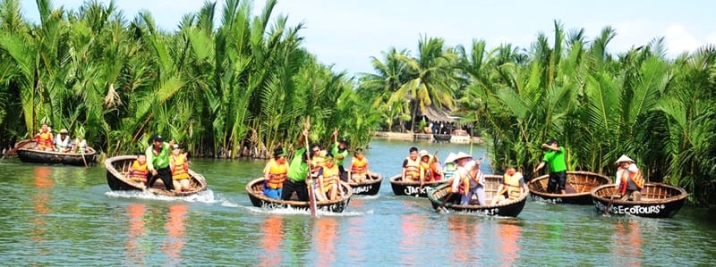 Làng du lịch Tre Việt: Nơi lý tưởng khám phá Đồng Nai cho du khách yêu thiên nhiên.