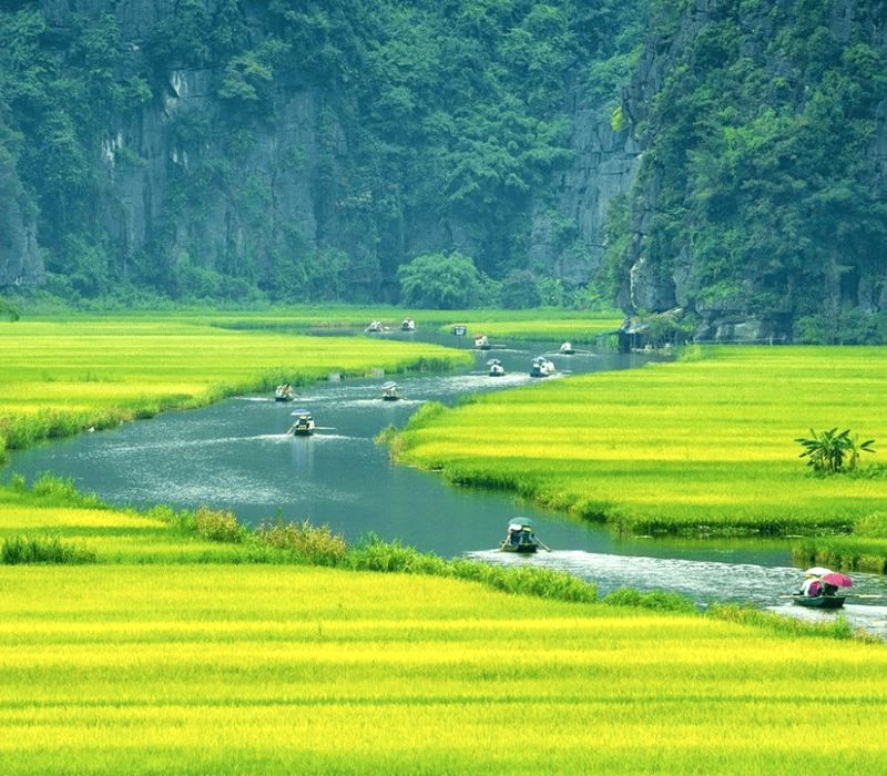 Hoa Lư: Yên bình, cổ kính. (Ảnh: Sinhtour)