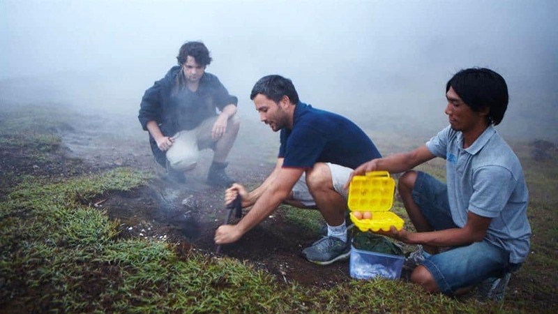 Leo núi Batur, Bali, đừng bỏ qua trải nghiệm luộc trứng bằng hơi núi lửa! (Ảnh: Combo Nghỉ Dưỡng)