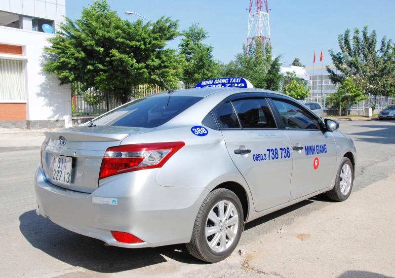 Minh Giang: Taxi uy tín, được người dân Thuận An tin tưởng.