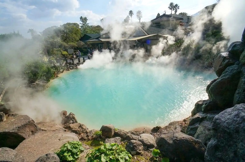 Beppu Onsen, nổi tiếng với lượng nước nóng phun trào đứng thứ hai thế giới. (Ảnh: Traveloka)