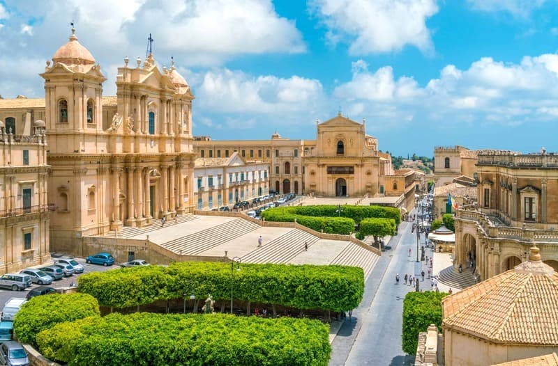 Noto: Thị trấn kiến trúc hài hòa ở Sicily.