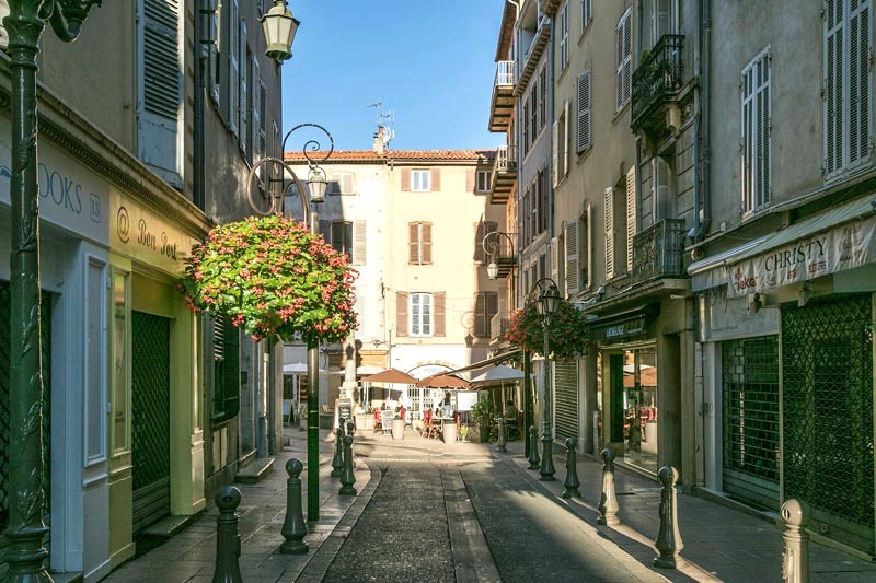 Antibes: Phố cổ tuyệt đẹp (Ảnh: eurohike)