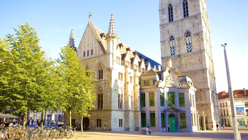 Tháp chuông Ghent, xây dựng thế kỷ 19, là Di sản Thế giới UNESCO.