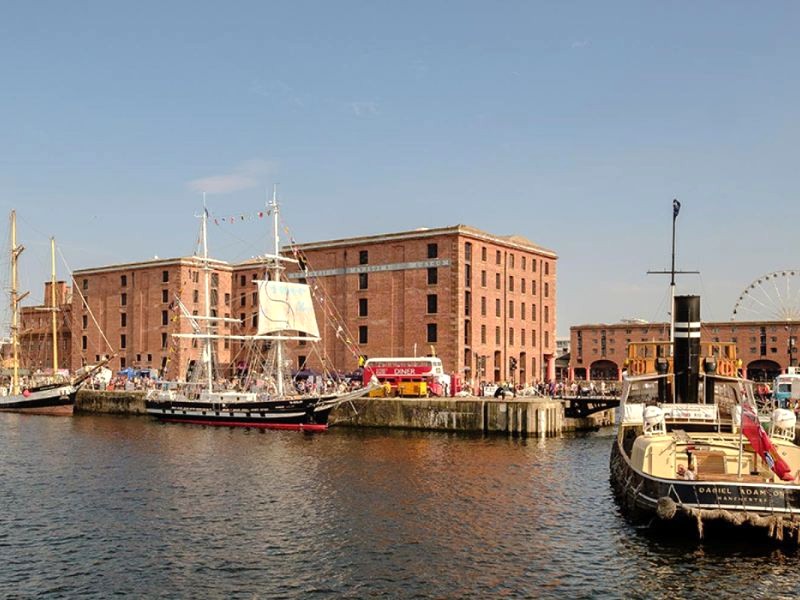 Bến cảng Albert Dock sôi động. (Ảnh: National Museums Liverpool)