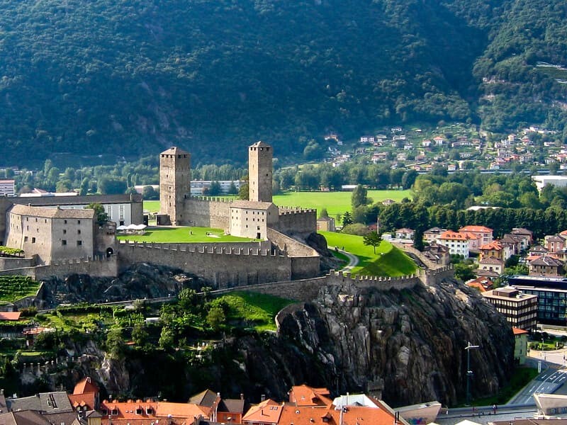 Lâu đài Bellinzona, Di sản Thế giới UNESCO, tọa lạc tại Lugano.