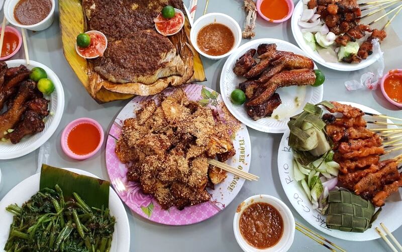 Nướng ngon khó cưỡng! Gọi thử cá đuối BBQ (sốt sambal) và cánh gà, đảm bảo bạn sẽ mê!