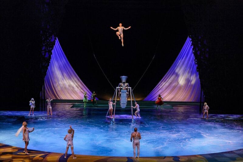 O của Cirque du Soleil®, lấy cảm hứng từ sự vô hạn, vẻ đẹp và sự sang trọng của nước.