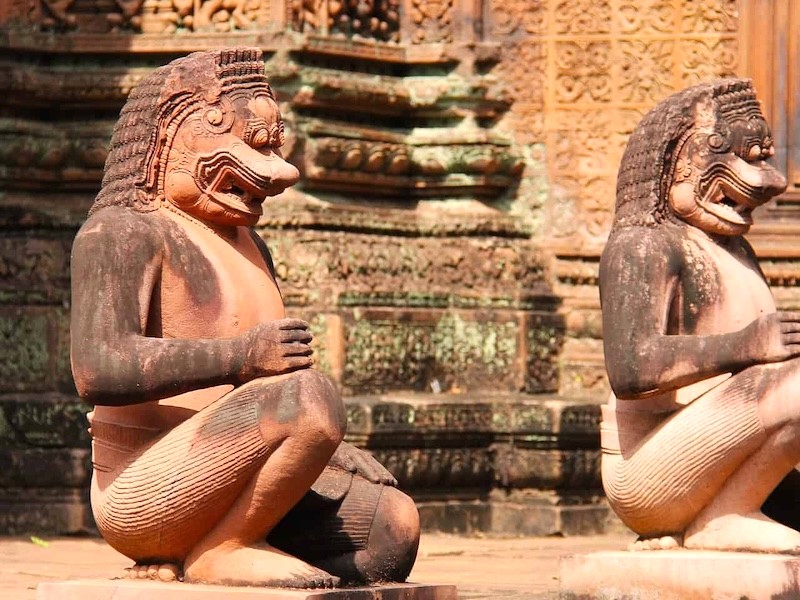 Tượng Phật sư nguyên vẹn ở Banteay Sreiv.