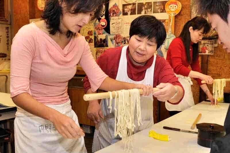 Học làm mì Udon tại trường Nakano Udon, trải nghiệm độc đáo không thể bỏ lỡ khi du lịch Shikoku.