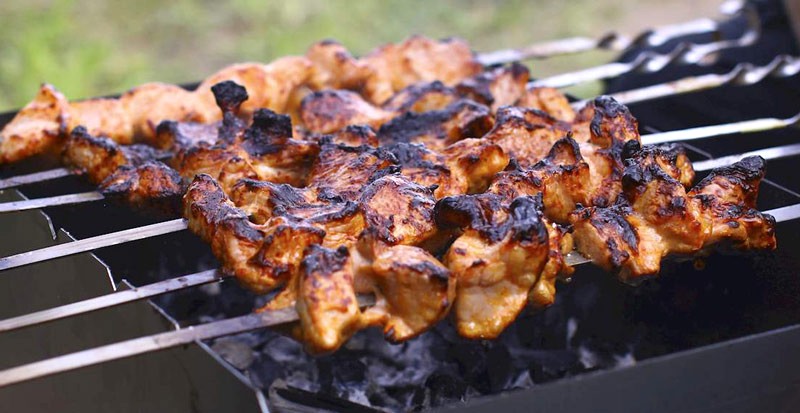 Shashlik ngon nhờ bí quyết tẩm ướp.