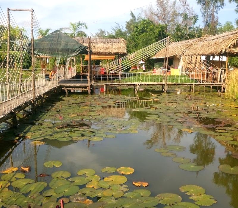 Ngoài ngắm chim, bạn còn được trải nghiệm các trò chơi dân gian Nam Bộ.