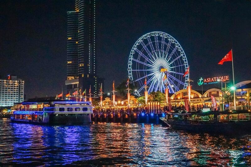 Asiatique The Riverfront: Bến sông Chao Phraya, Bangkok.