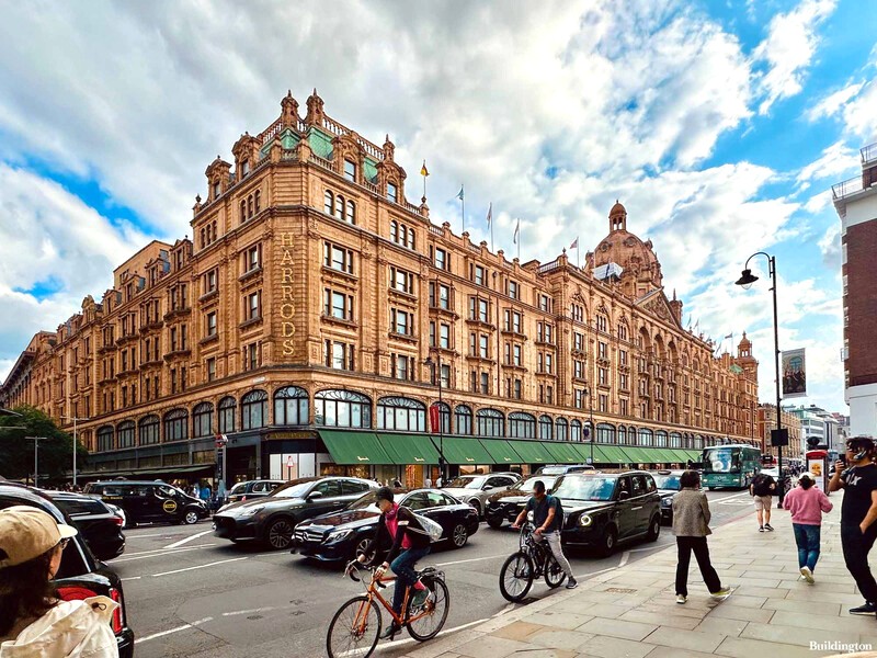 Harrods London: Thiên đường mua sắm của Anh.