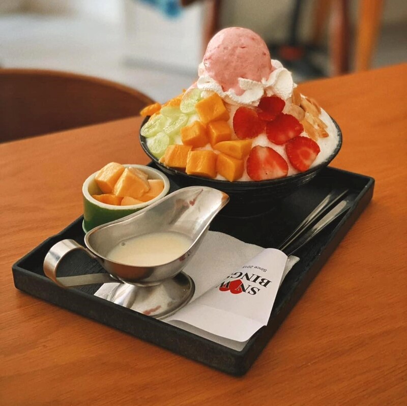 Bingsu ngon tại Snow Bings (169 Nguyễn Cư Trinh, Q1).