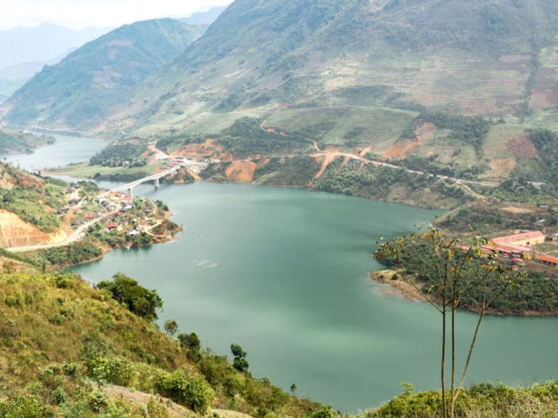 Hít thở không khí trong lành, ngắm cảnh đẹp Mường Lay. (Ảnh: Google map)