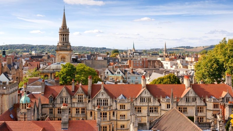 Oxford, điểm hẹn của lịch sử, văn hóa và giáo dục hàng đầu thế giới. (148 ký tự)