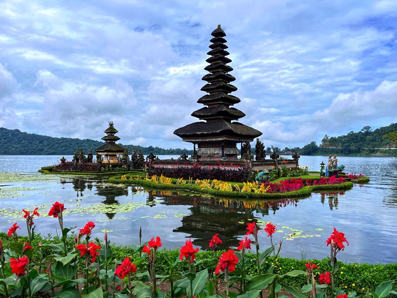 Đền Ulun Danu, địa điểm nổi tiếng ở Indonesia. (Ảnh: Wikipedia)