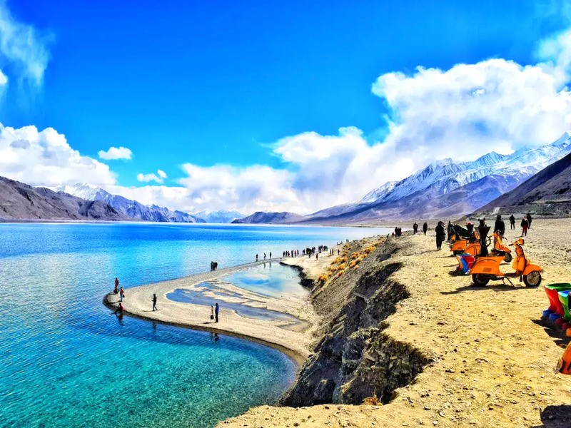 Hồ Pangong: Biên giới Ấn Độ - Trung Quốc.