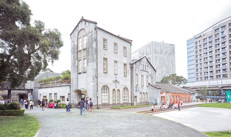 Huashan 1914 Creative Park, một nhà máy rượu cũ của Đài Bắc thời Nhật Bản, từng bị bỏ hoang và sắp bị phá hủy. Được phát hiện và phục hồi, nơi đây giờ là một công viên sáng tạo với triển lãm, chương trình, quán cà phê và cửa hàng nghệ thuật. (Ảnh: 2020 Josh Ellis)