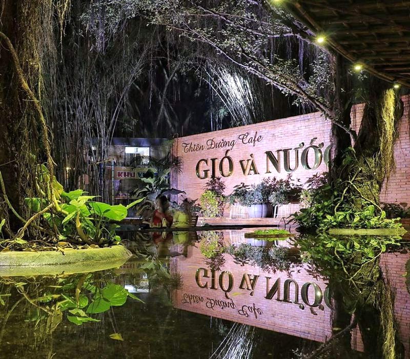 Quán cafe Gió và Nước mang phong cách sân vườn, đậm nét văn hóa Việt Nam. (Ảnh: giovanuoc.cafe)