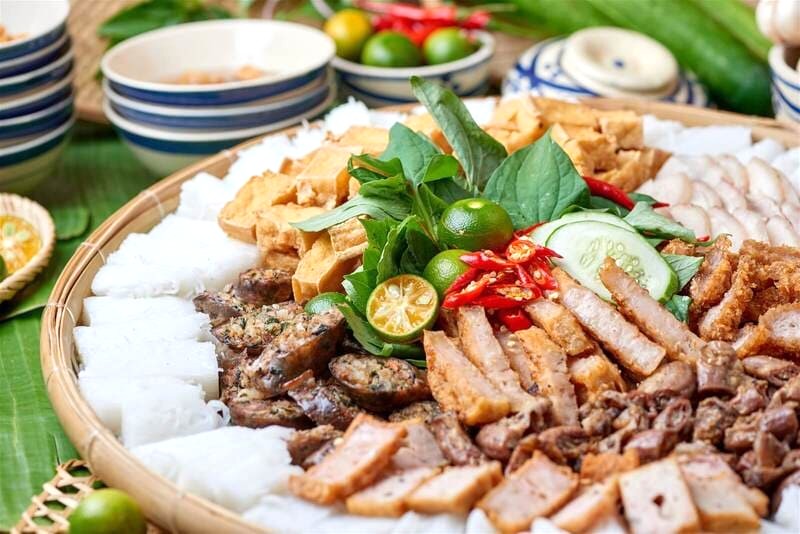 Bún đậu mắm tôm Mạc Văn Khoa nổi tiếng ngon, là địa chỉ quen thuộc cho tín đồ bún đậu Gò Vấp. (Ảnh: Trung Nguyễn)