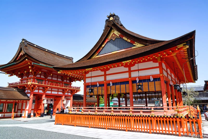 Fushimi Inari Taisha thanh bình ở Kyoto.