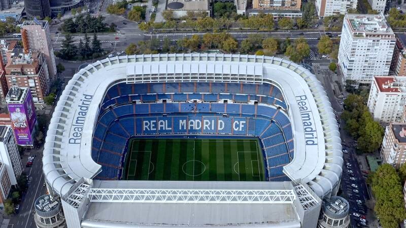 Sân vận động Santiago Bernabéu, mang tên chủ tịch lâu năm của Real Madrid, là sân nhà của đội bóng hoàng gia Tây Ban Nha. (Ảnh: Getty)