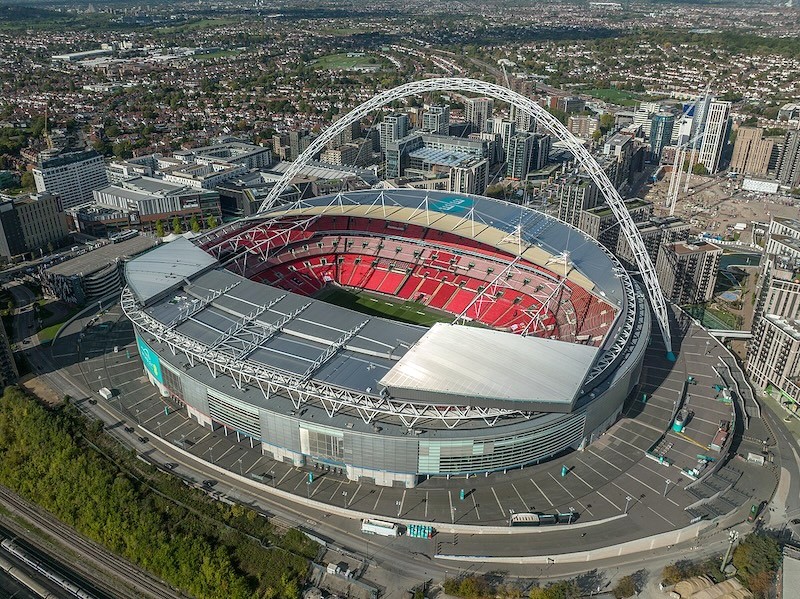 Sân vận động Wembley là biểu tượng lịch sử, văn hóa và niềm tự hào của Vương quốc Anh. (90 ký tự)