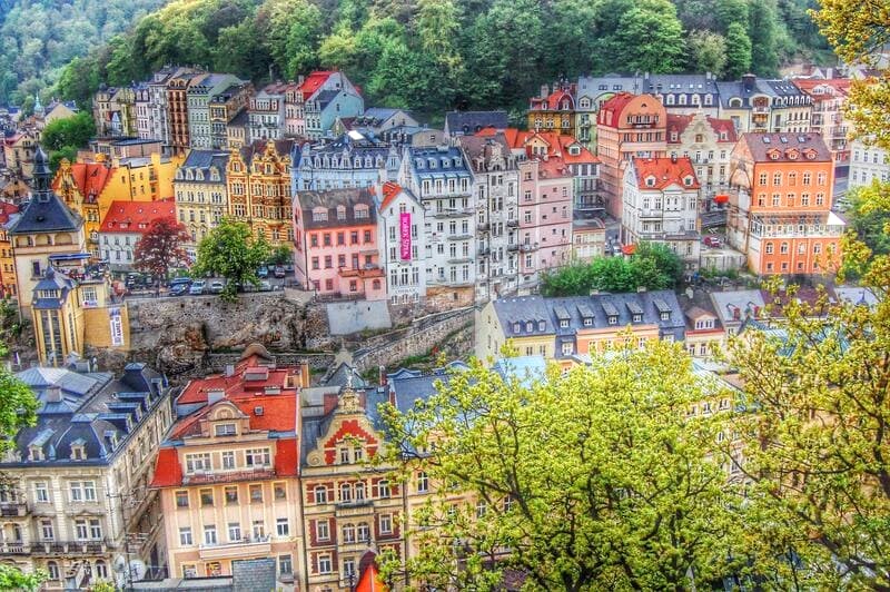 Karlovy Vary, thị trấn spa lịch sử ở Tây Bohemia, Cộng hòa Séc. (Ảnh: Reddit)