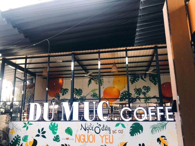 Quán Du Mục Coffee (Quận 7) thu hút với họa tiết sinh động, dễ thương.